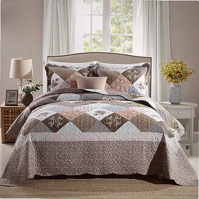 Oversized 3-Piece Super King Quilt Set - Reversible Soft Bedspread & Shams